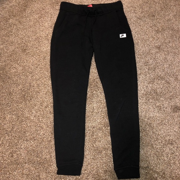 women's small nike joggers